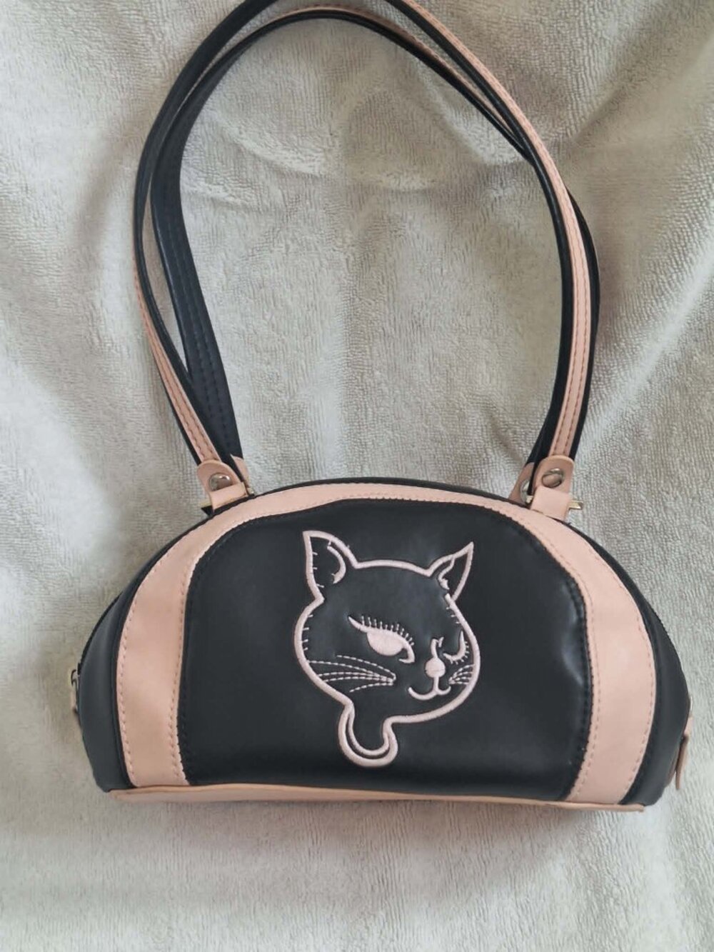 Nearly New Condition Demonia Leather Vintage CAT PURSE/HANDBAG - Picture 9 of 9